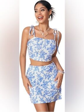 WDIRARA Blue White Floral 2 Piece Tie Strap Crop Top Mini Skirt Set Small